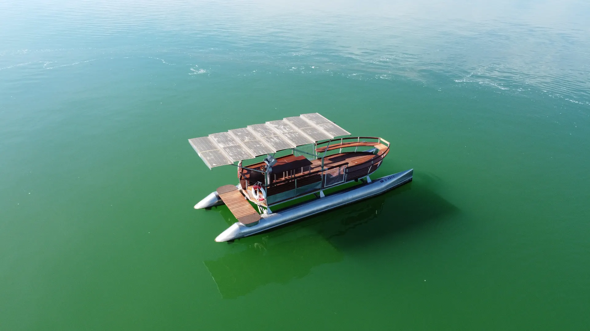 Solarboot von oben auf dem Untersee